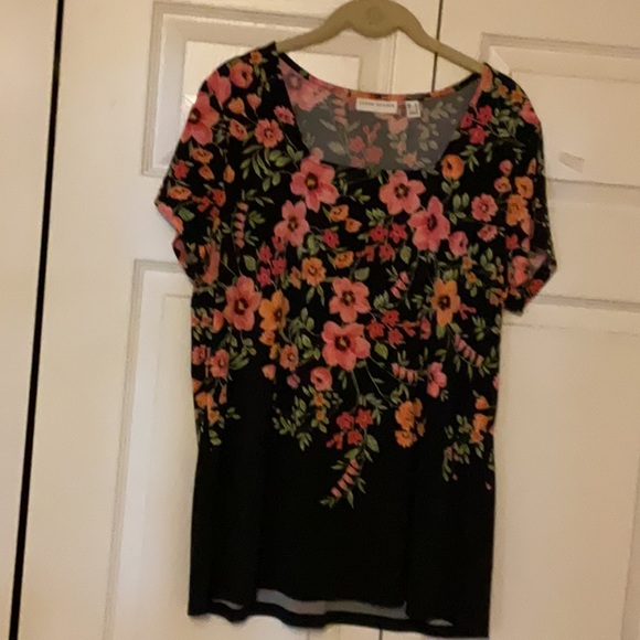 Susan Graver Tops - Susan Graver printed liquid knit cap sleeve top